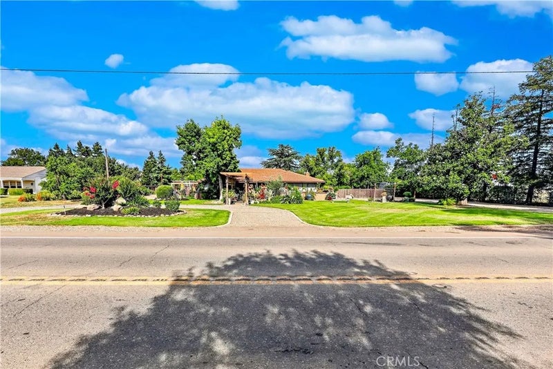 3629 N Lake