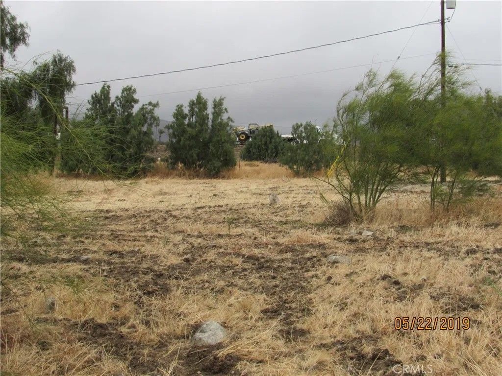 Photo of 947 Calimesa Blvd, Calimesa, CA 92320 (MLS # IV25266418)