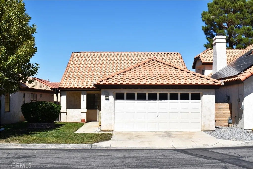 Photo of 19270 Pine Way, Apple Valley, CA 92308 (MLS # HD26205464)