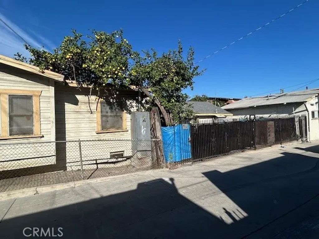 Photo of 830 S Record Avenue, Los Angeles, CA 90023 (MLS # AR26009498)