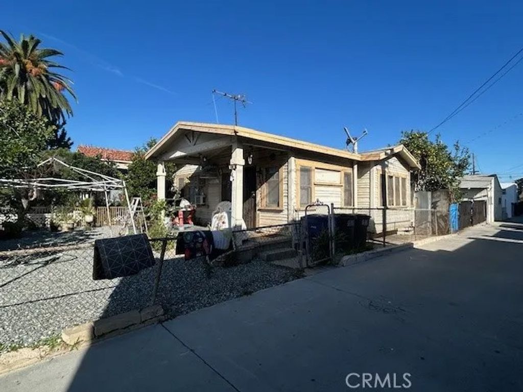 Photo of 830 S Record Avenue, Los Angeles, CA 90023 (MLS # AR26009498)