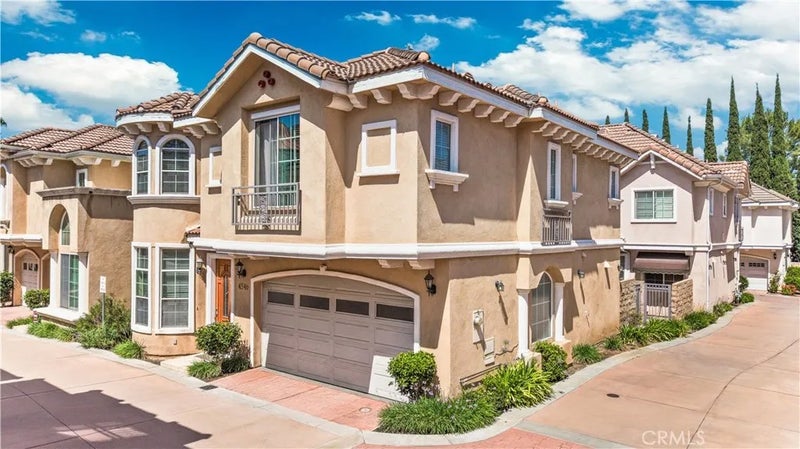 454 W Duarte D