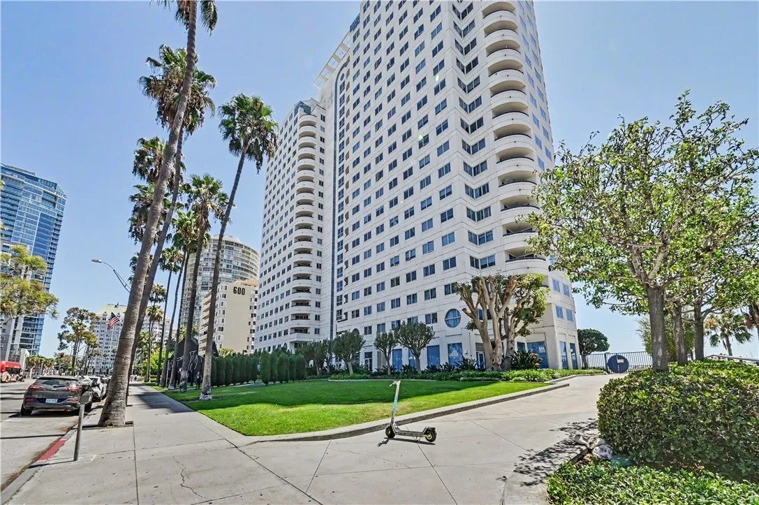 525 E Seaside Way 1109
