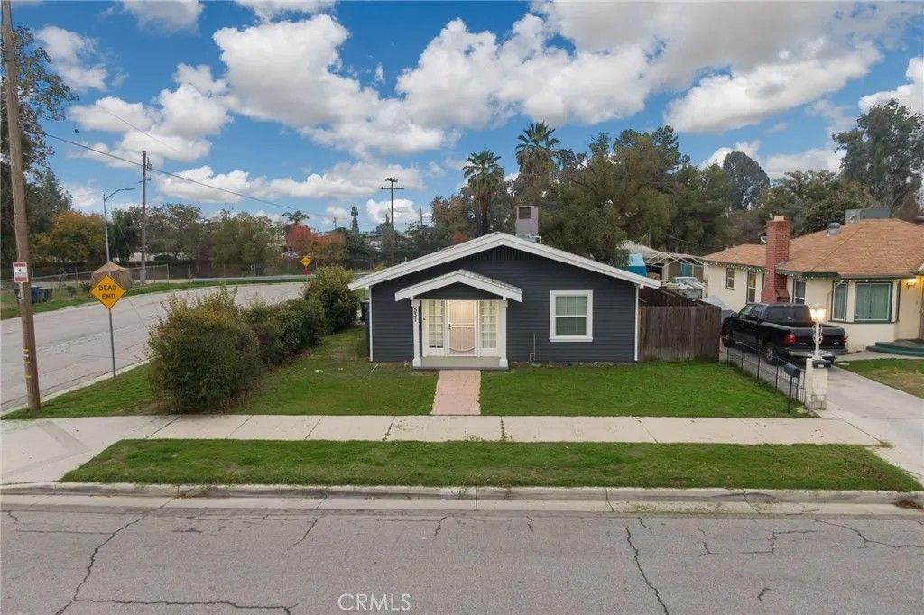 Photo of 531 Quincy Street, Bakersfield, CA 93305 (MLS # FR25270230)