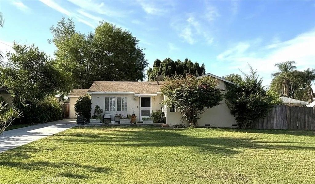 Photo of 128 Los Angeles, Monrovia, CA 91016 (MLS # AR26068432)