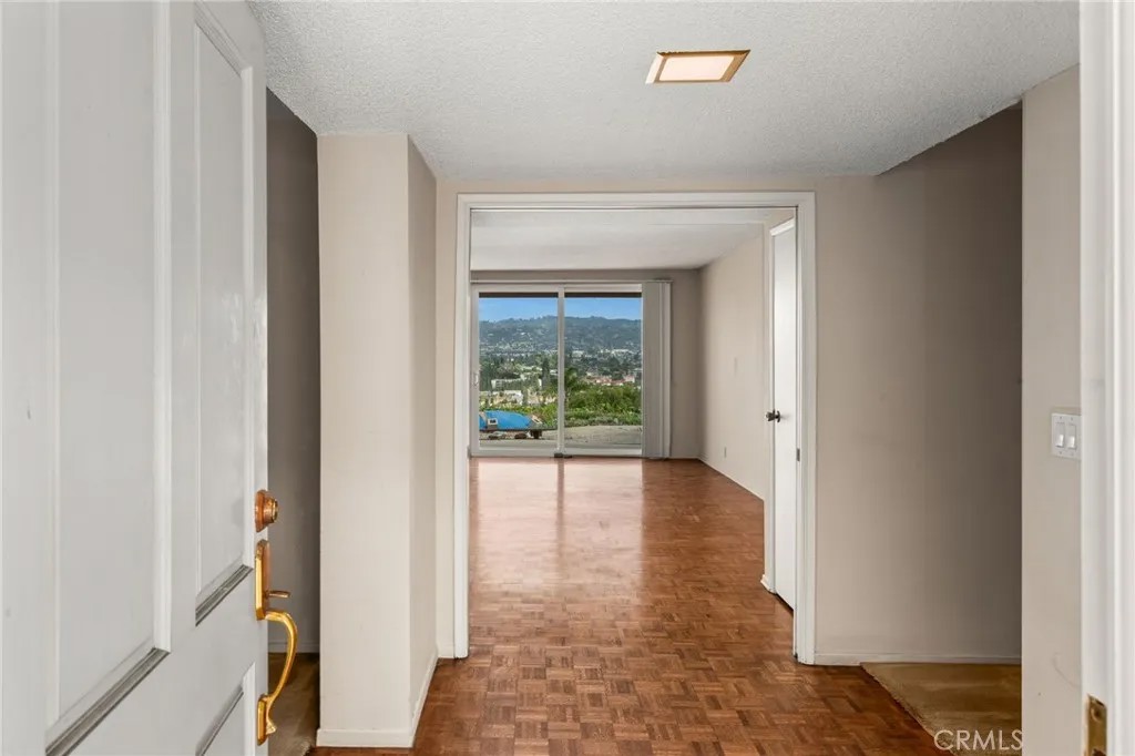 611 Honeywood Lane