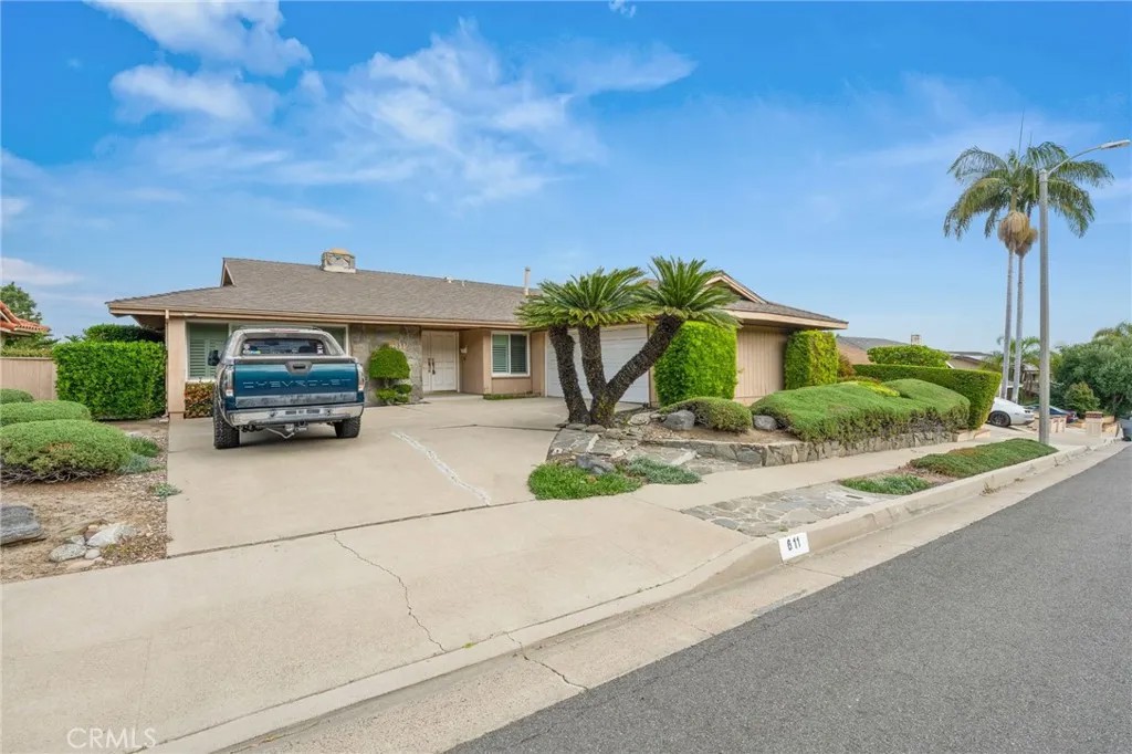 611 Honeywood Lane