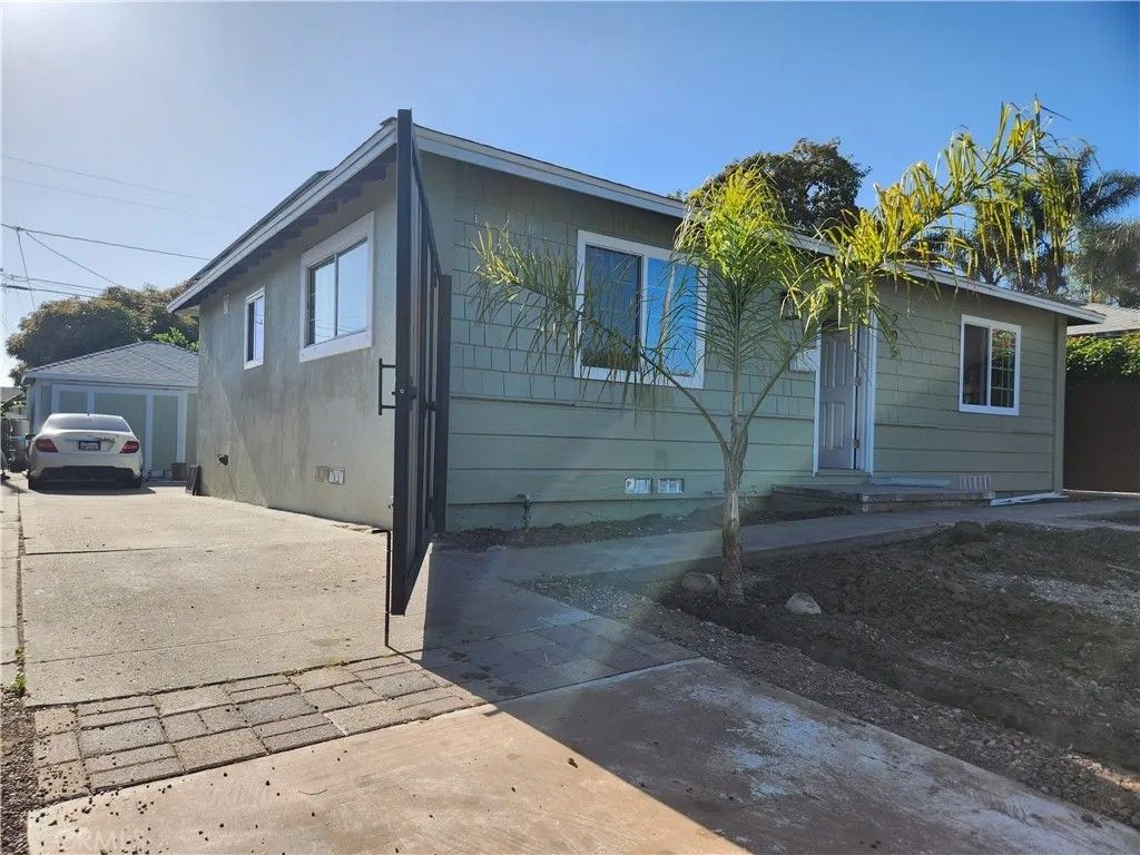 Photo of 205 Jordan Ave, Ventura, CA 93001 (MLS # SR25277720)
