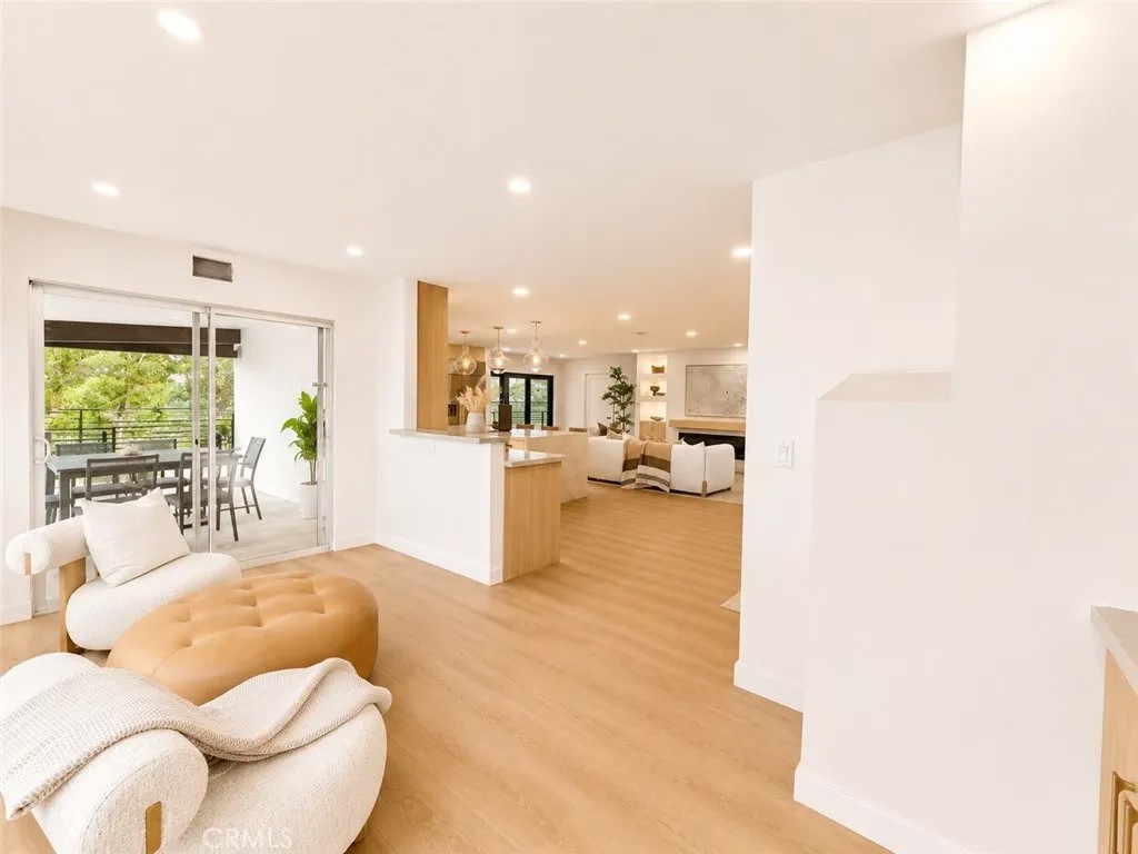 418 Del Monte West