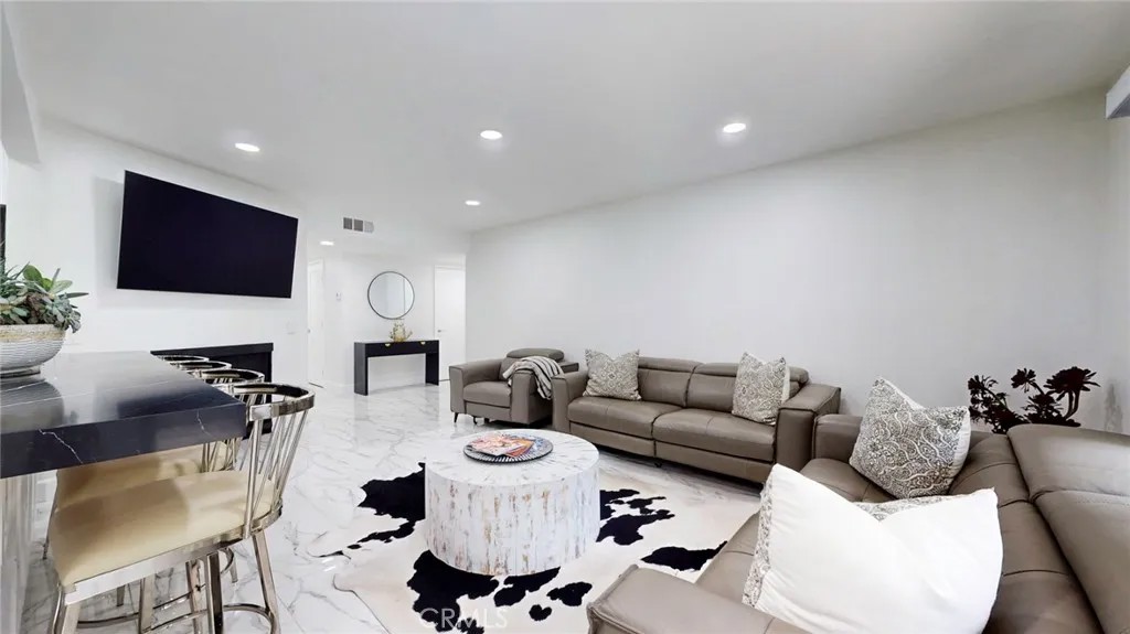 4632 Park Granada 93