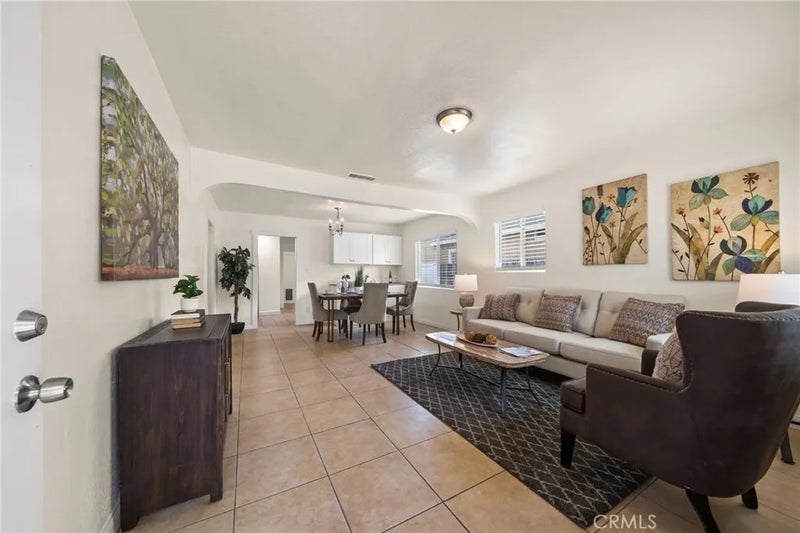 1547 W 65th
