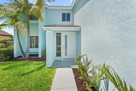 Tiny photo for 4654 Lisann Street, Clairemont, CA 92117 (MLS # NDP2510640)