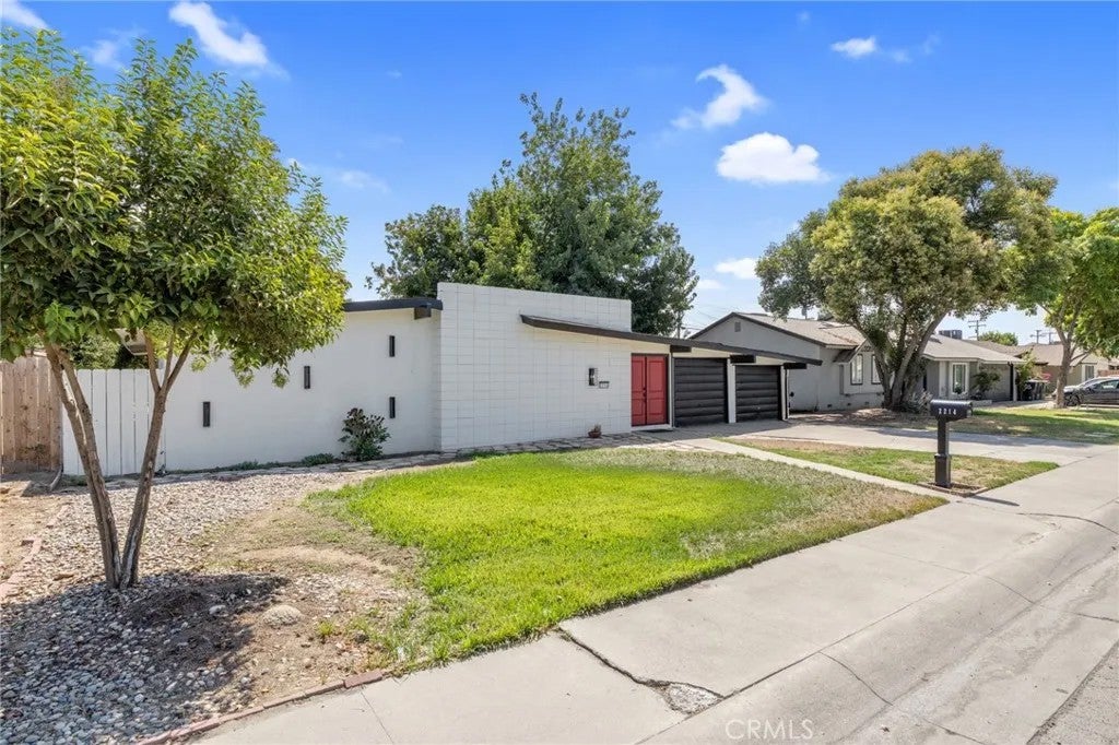 2214 S Locust