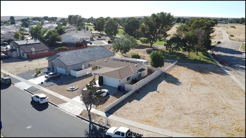 27400 Cloverleaf Lane