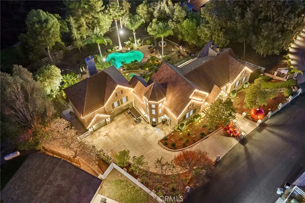 40900 Via Los Altos