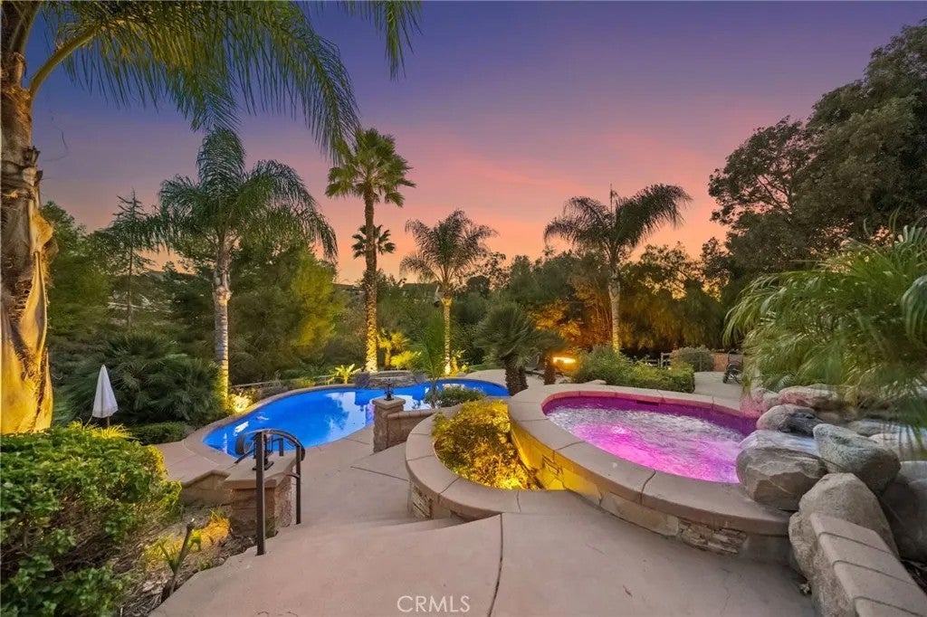 40900 Via Los Altos