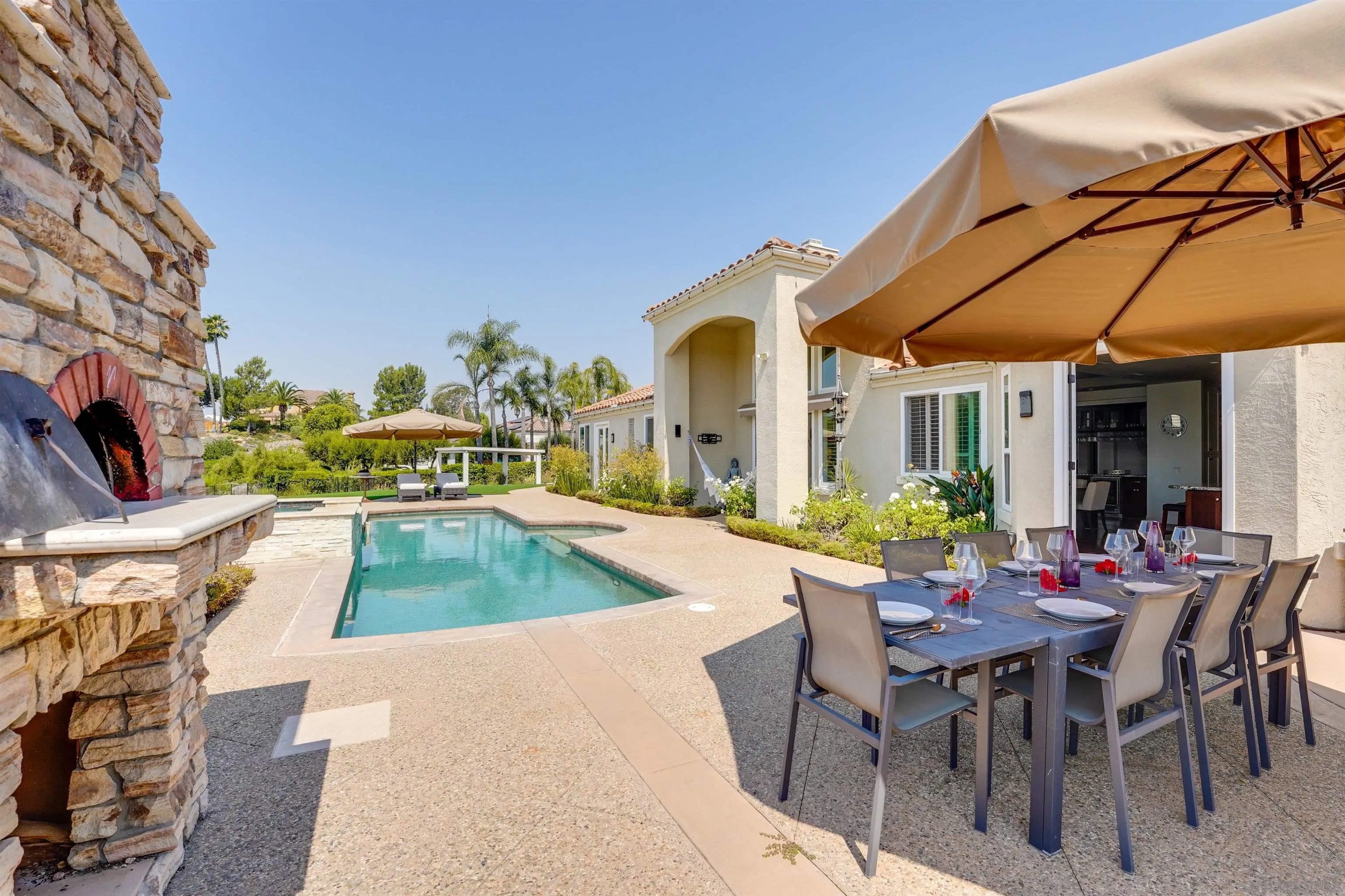 2525 Monterey Gln