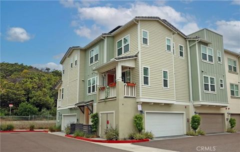 Photo of 1104 Hibiscus Way, Oceanside, CA 92054 (MLS # OC25187490)