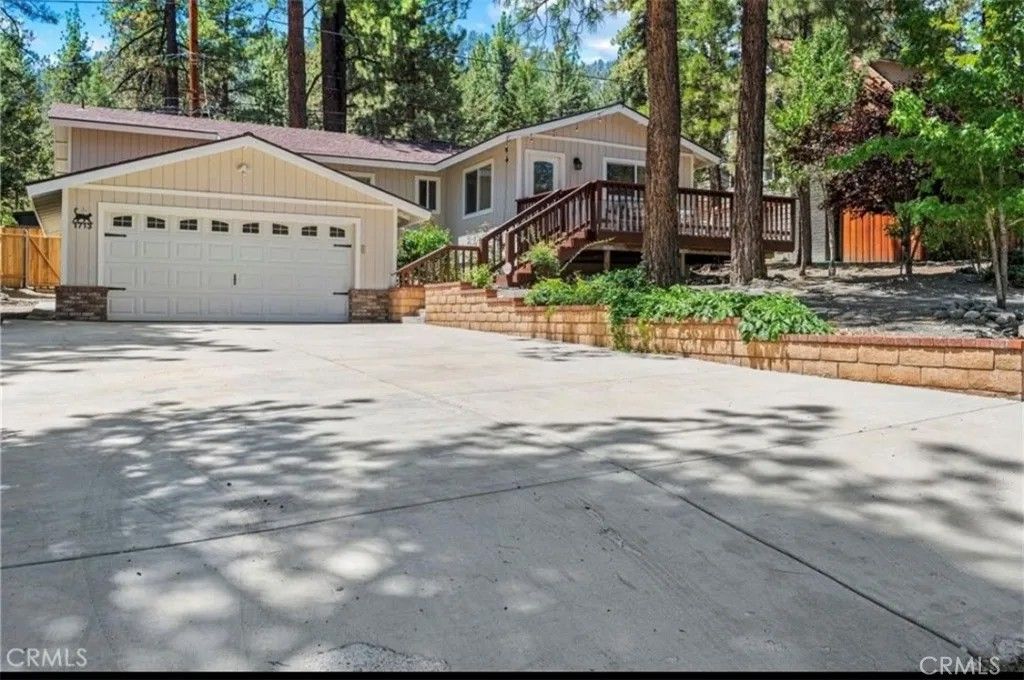 Photo of 1713 Twin Lakes, Wrightwood, CA 92397 (MLS # CV25267001)