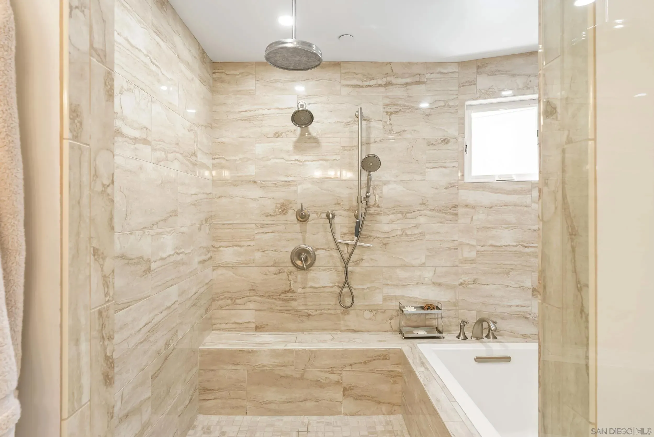 La Jolla, California 92037, United States, 2 Bedrooms Bedrooms, ,5 BathroomsBathrooms,Residential,Active,241619