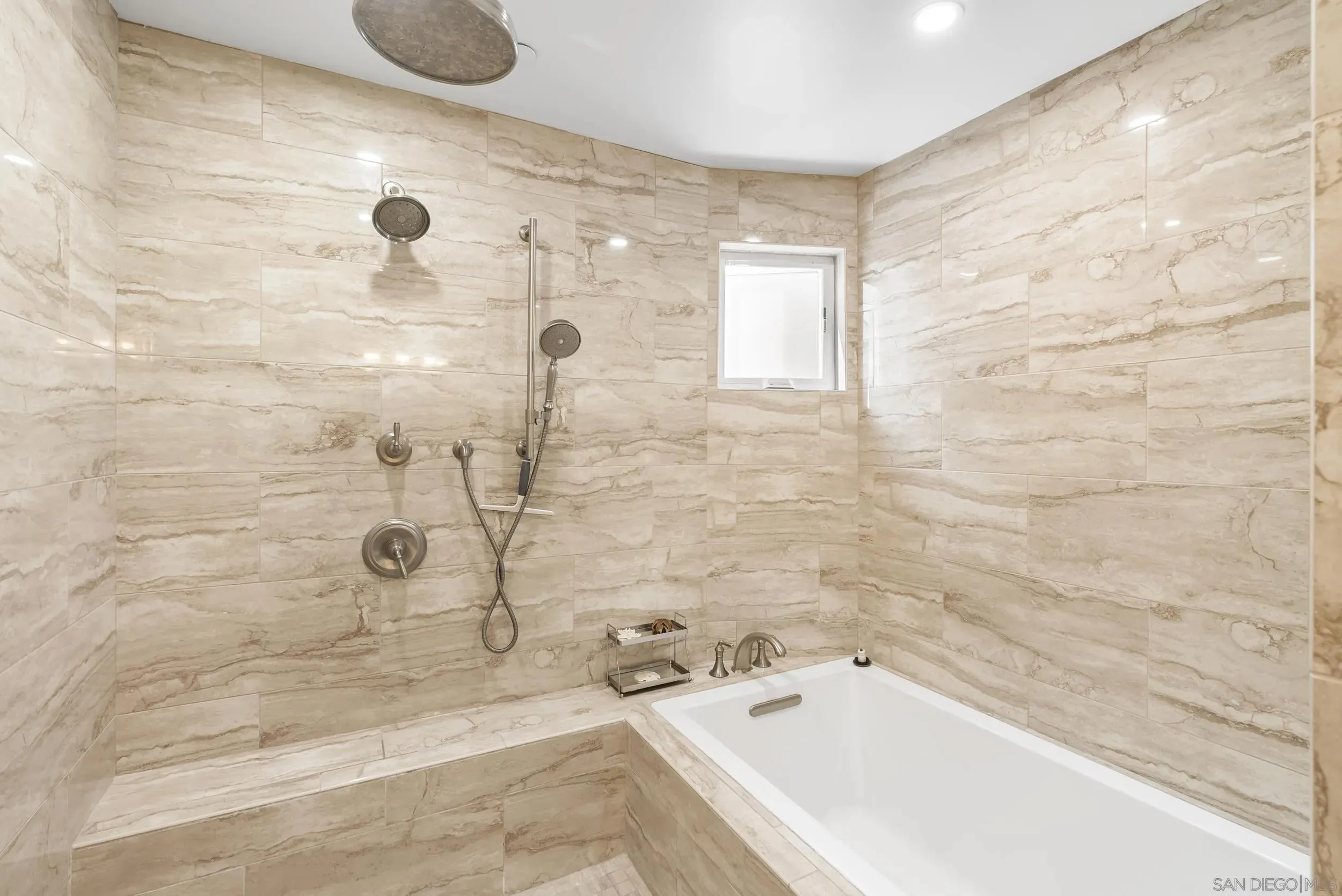 La Jolla, California 92037, United States, 2 Bedrooms Bedrooms, ,5 BathroomsBathrooms,Residential,Active,241619