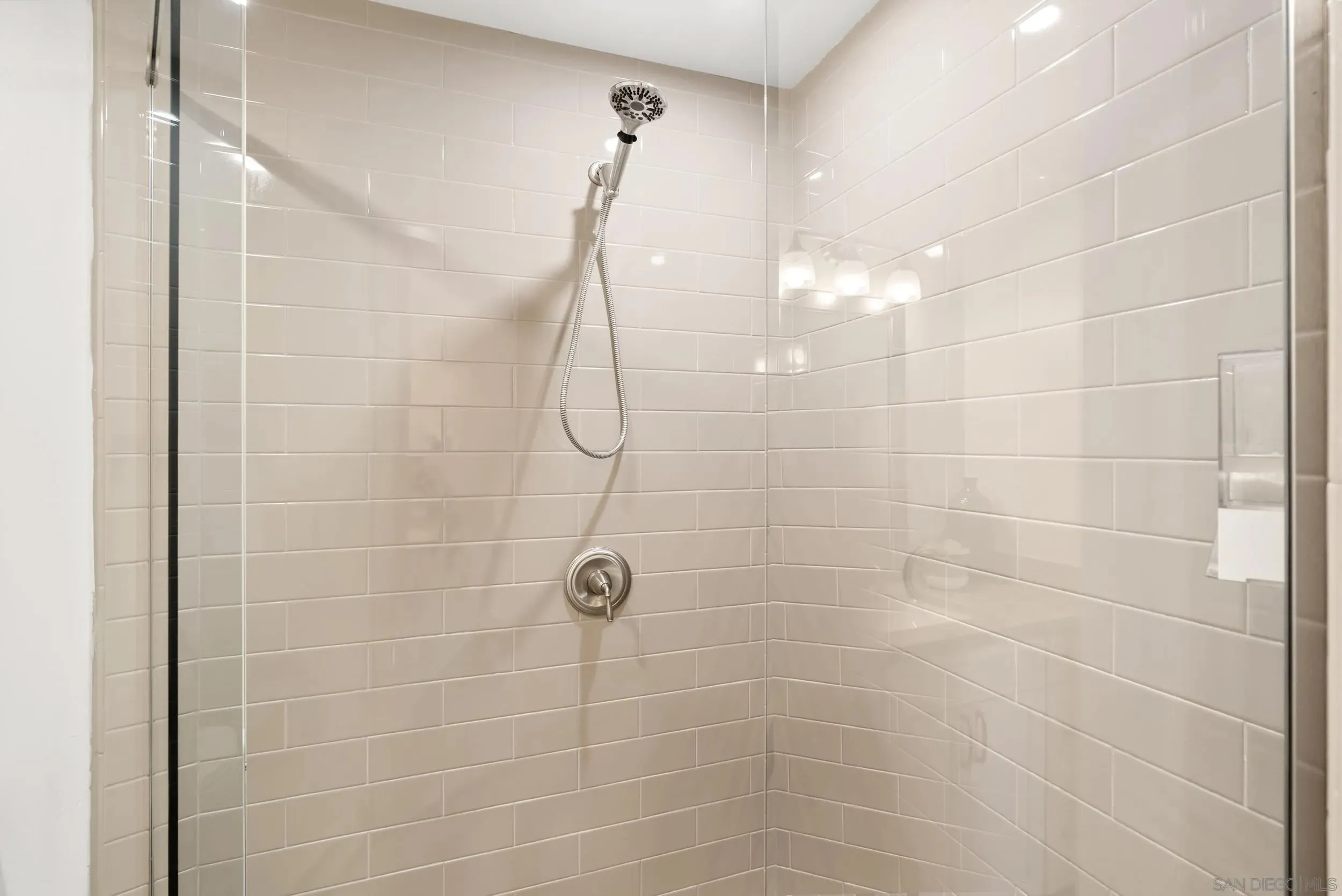 La Jolla, California 92037, United States, 2 Bedrooms Bedrooms, ,5 BathroomsBathrooms,Residential,Active,241619