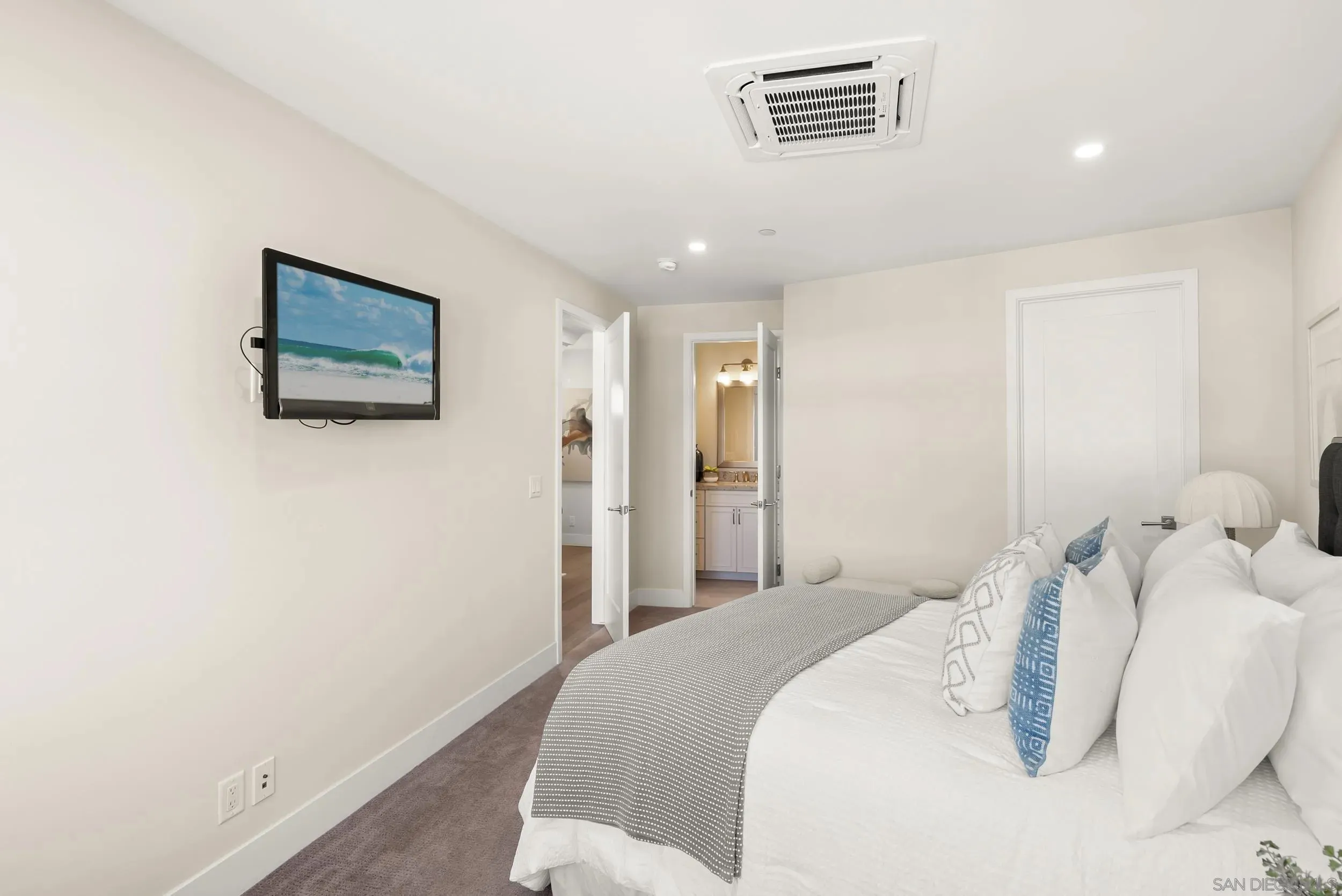 La Jolla, California 92037, United States, 2 Bedrooms Bedrooms, ,5 BathroomsBathrooms,Residential,Active,241619