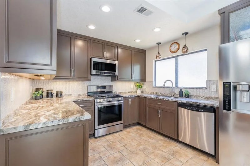 1679 Madrone Glen