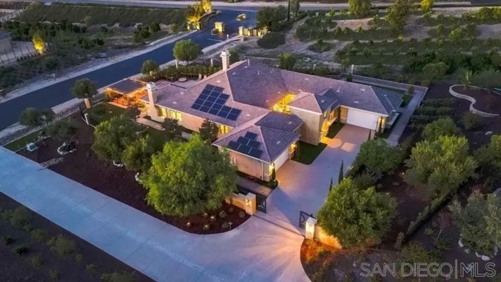 Photo of 41770 Knoll Vista Lane, Temecula, CA 92592 (MLS # 260004204)