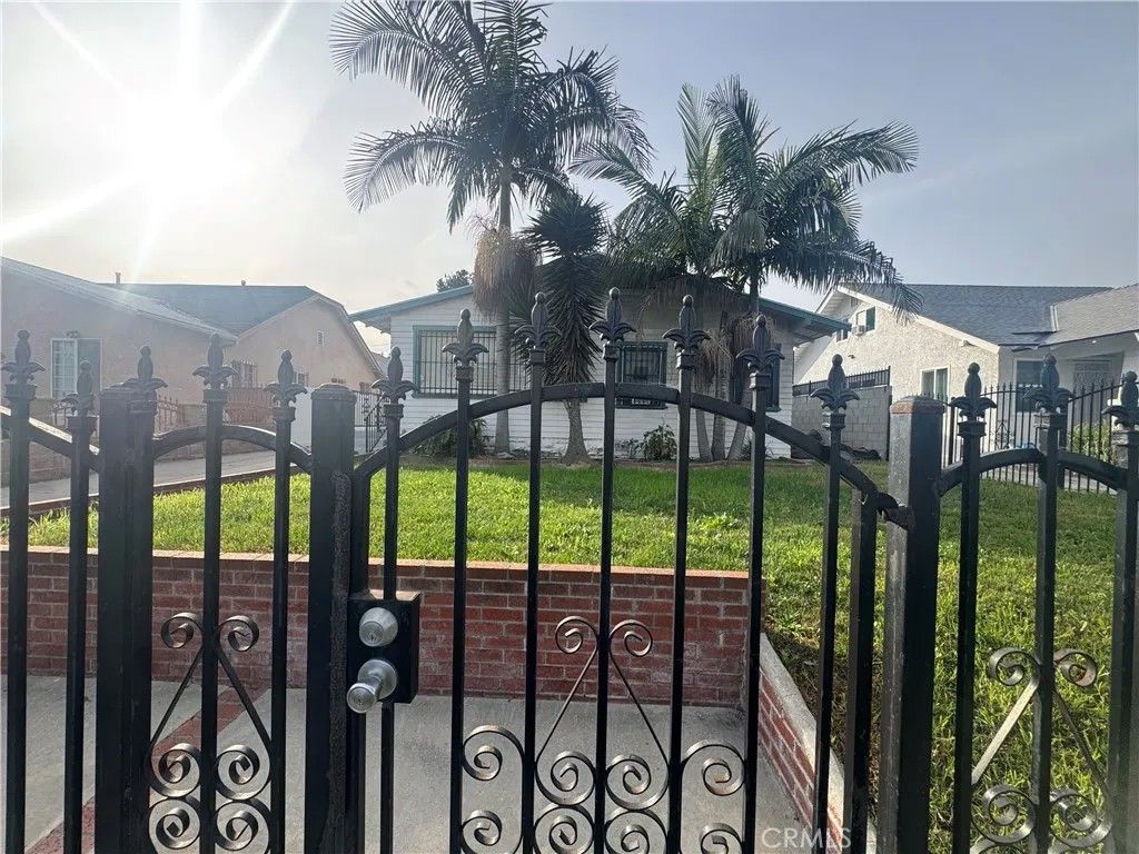 Photo of 1046 W 73rd St, Los Angeles, CA 90044 (MLS # IV26019348)