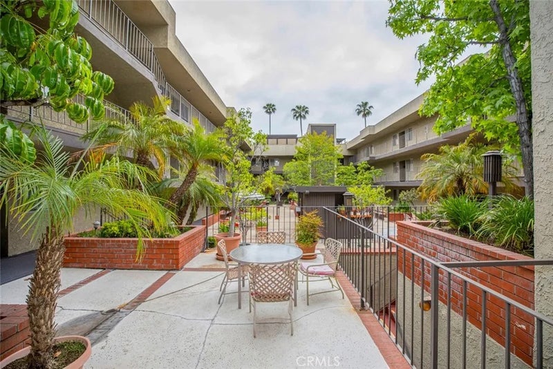 125 W Mountain Street 102