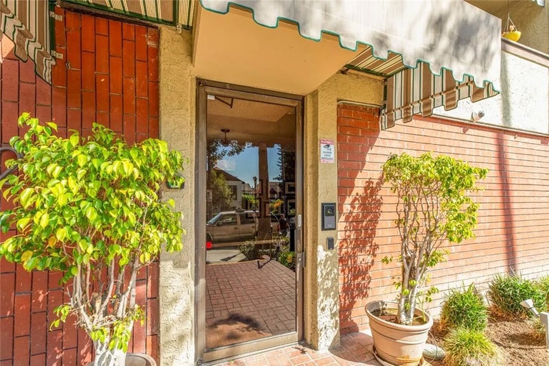 125 W Mountain Street 102