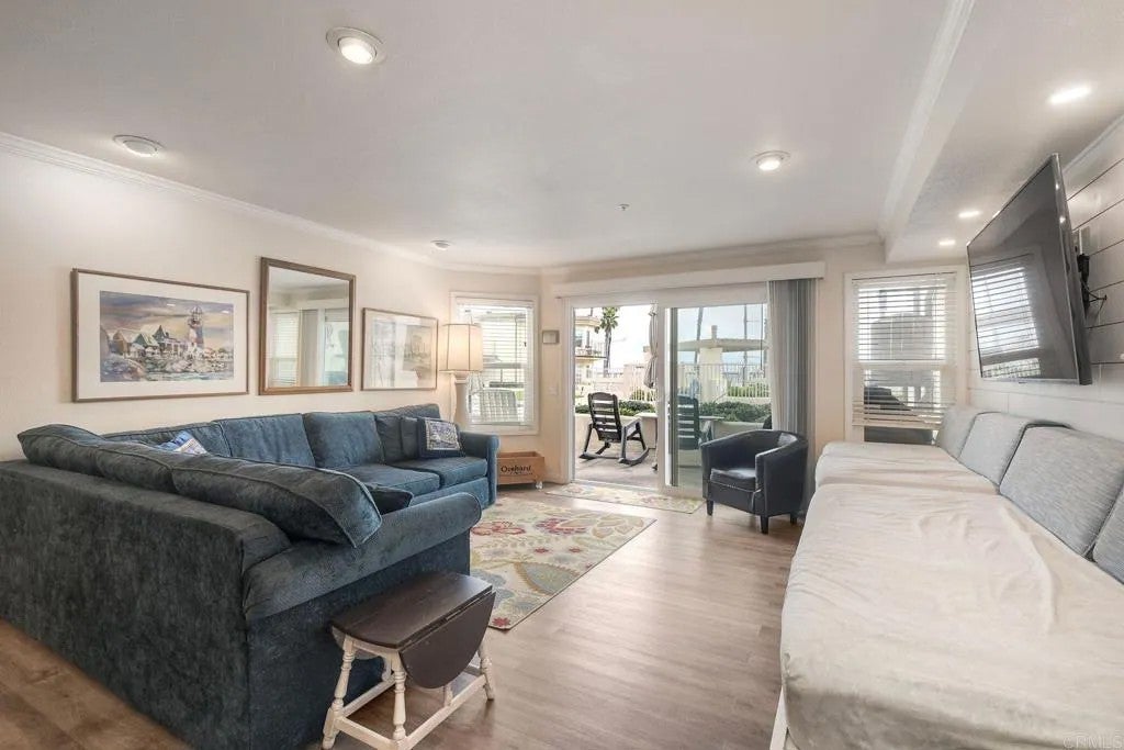 600 N The Strand North 37
