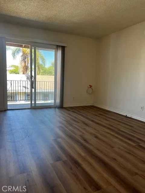 3337 E 15th
