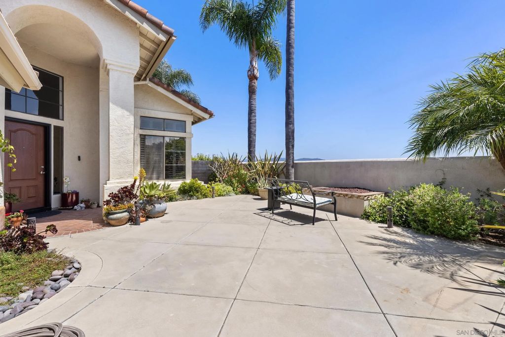 Photo of 2099 White Birch Dr, Vista, CA 92081 (MLS # 260011326)