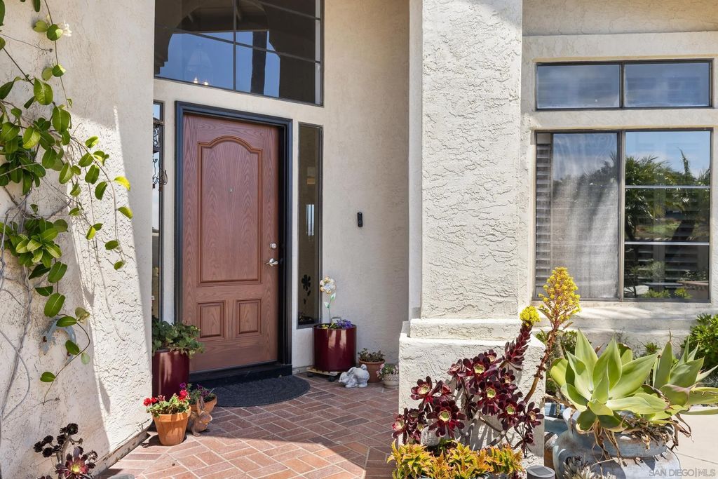 Photo of 2099 White Birch Dr, Vista, CA 92081 (MLS # 260011326)