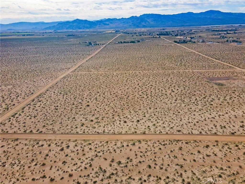 Photo of 123 Kiloran St, Newberry Springs, CA 92365 (MLS # HD26020321)