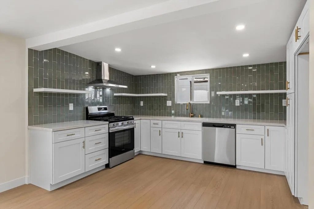 4020 Dwight St