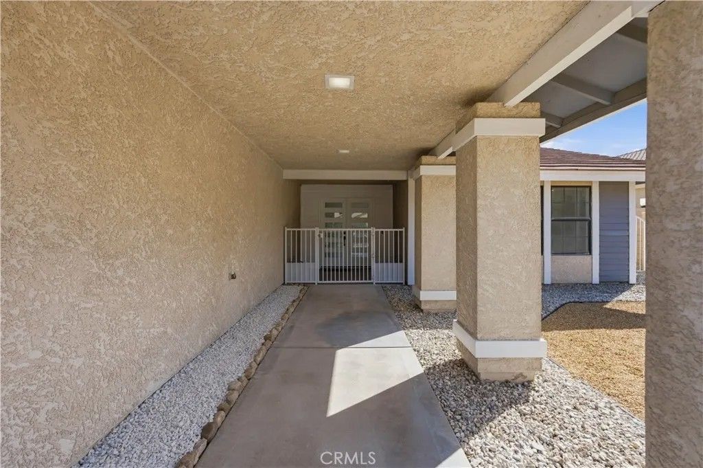 Photo of 13959 Driftwood Dr, Victorville, CA 92395 (MLS # HD26091696)