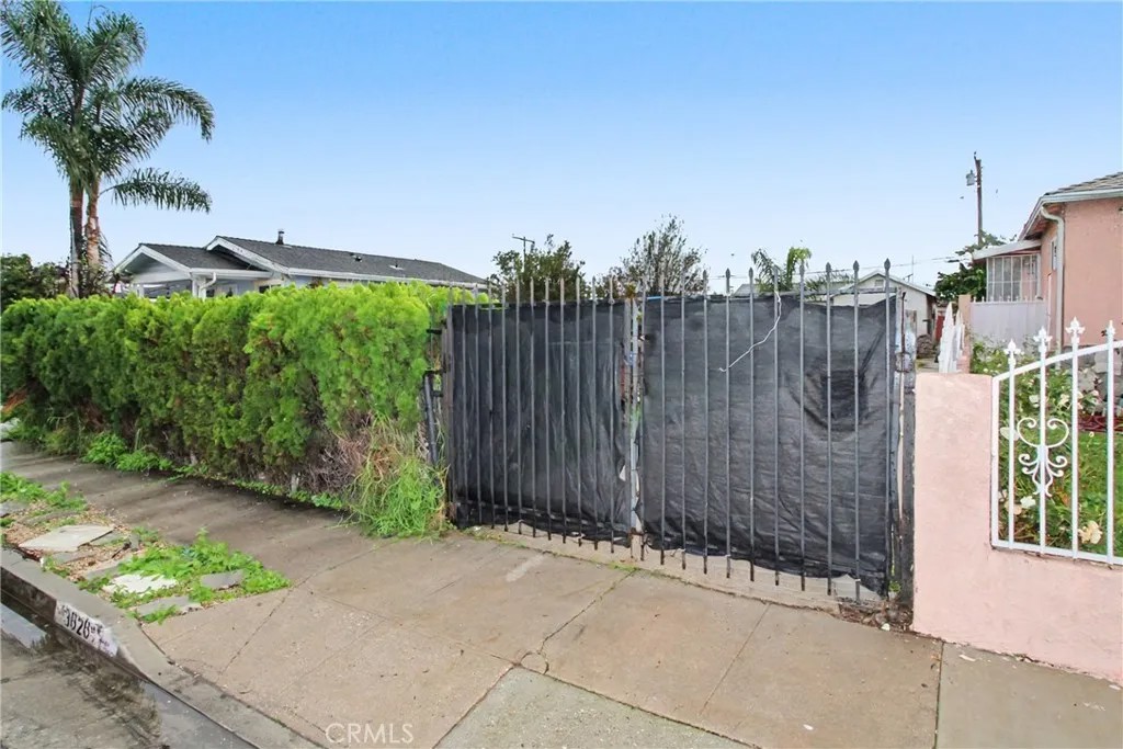 3826 W 115th