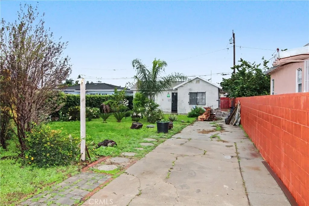 3826 W 115th