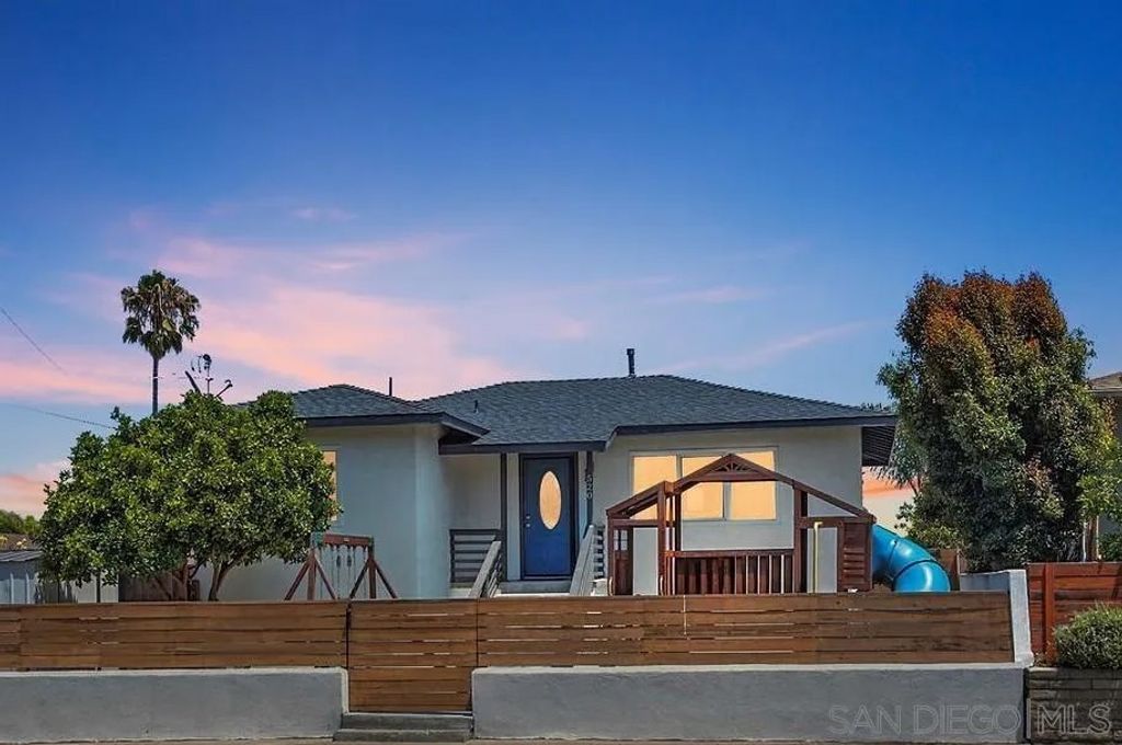 Photo of 520 Grant Street, Oceanside, CA 92054 (MLS # 260002939)