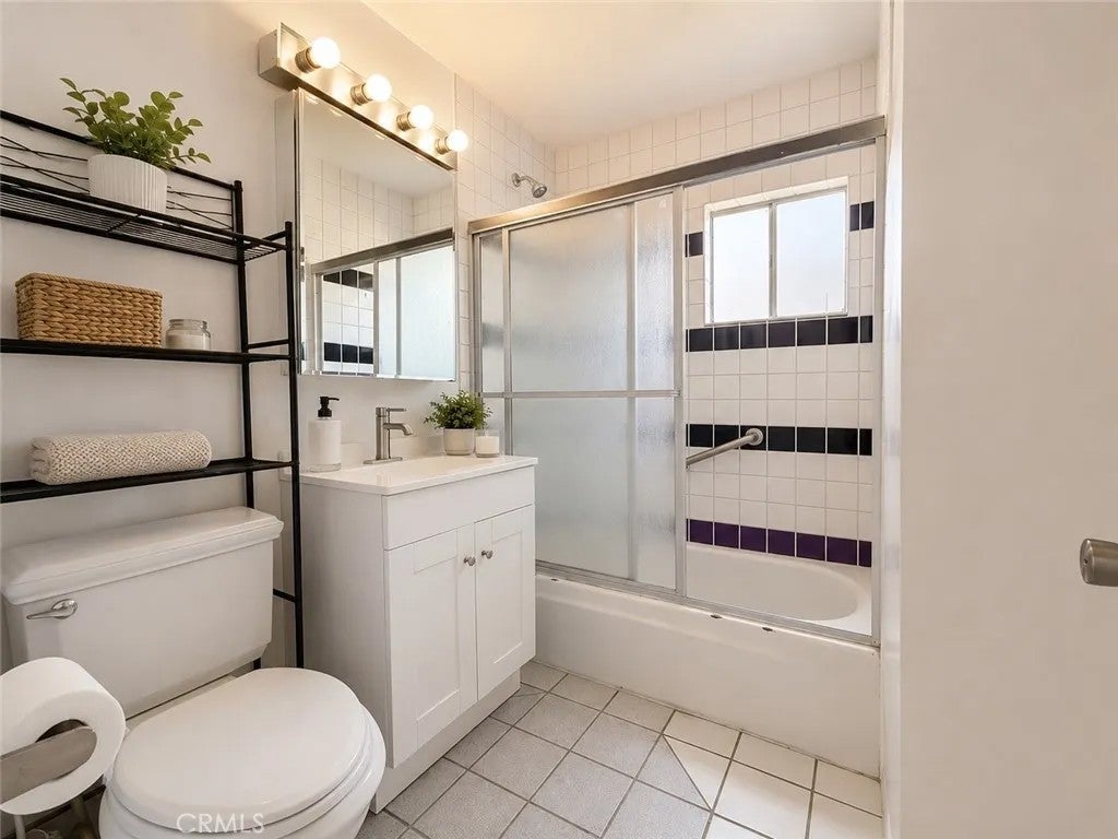 1546 W 223rd