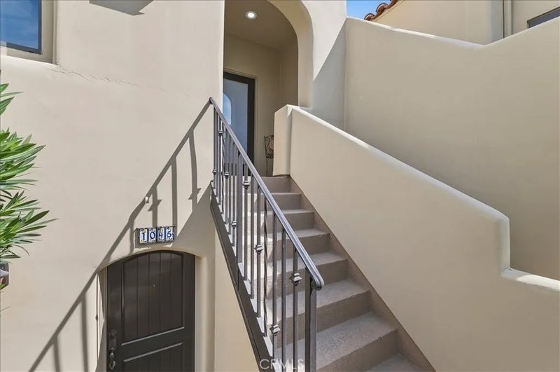 1045 Villorrio South