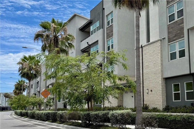 1130 S Urbana