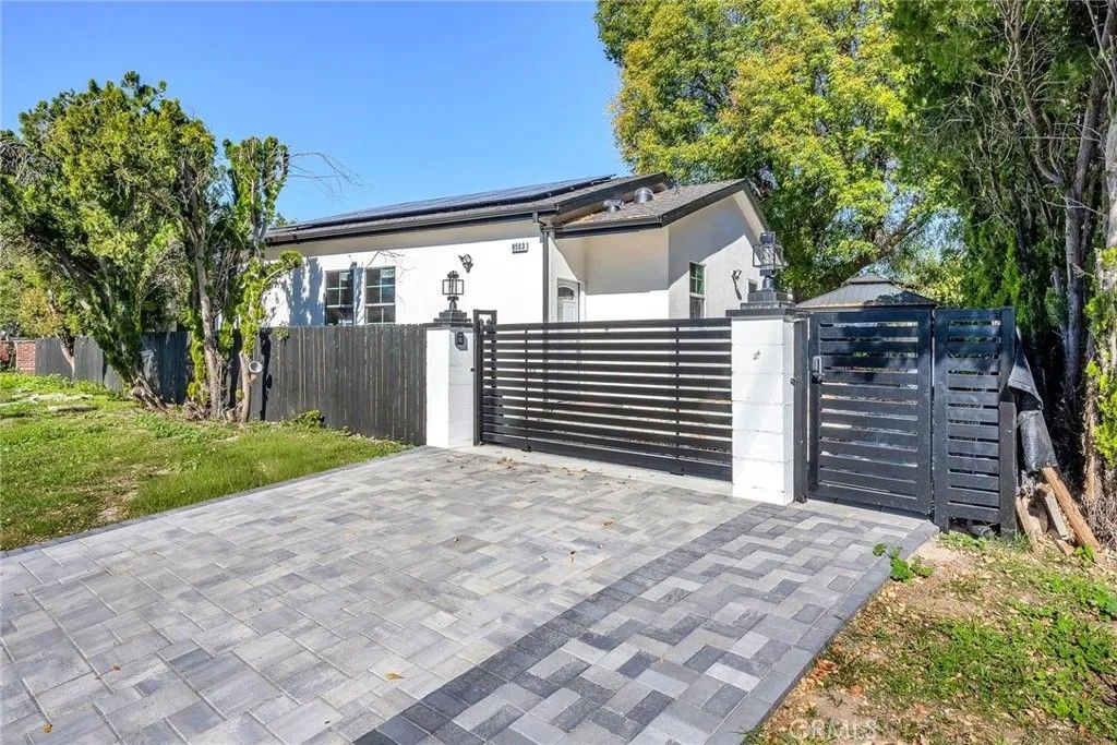 Photo of 8503 Louise, Sherwood Forest, CA 91325 (MLS # SR26020772)