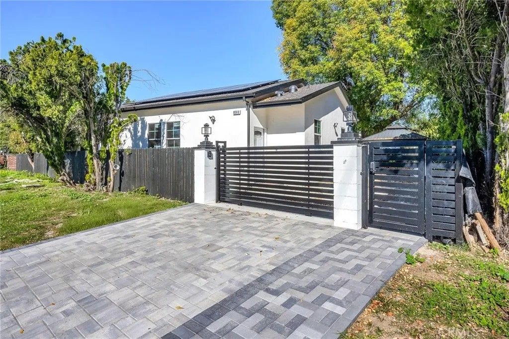 Photo of 8503 Louise, Sherwood Forest, CA 91325 (MLS # SR26020772)