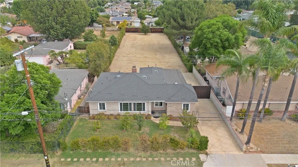 8546 Woodley Ave