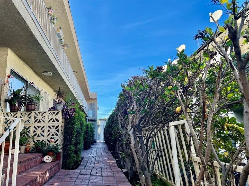 Photo of 1115 S Wooster Street #106, Los Angeles, CA 90035 (MLS # SB26089403)