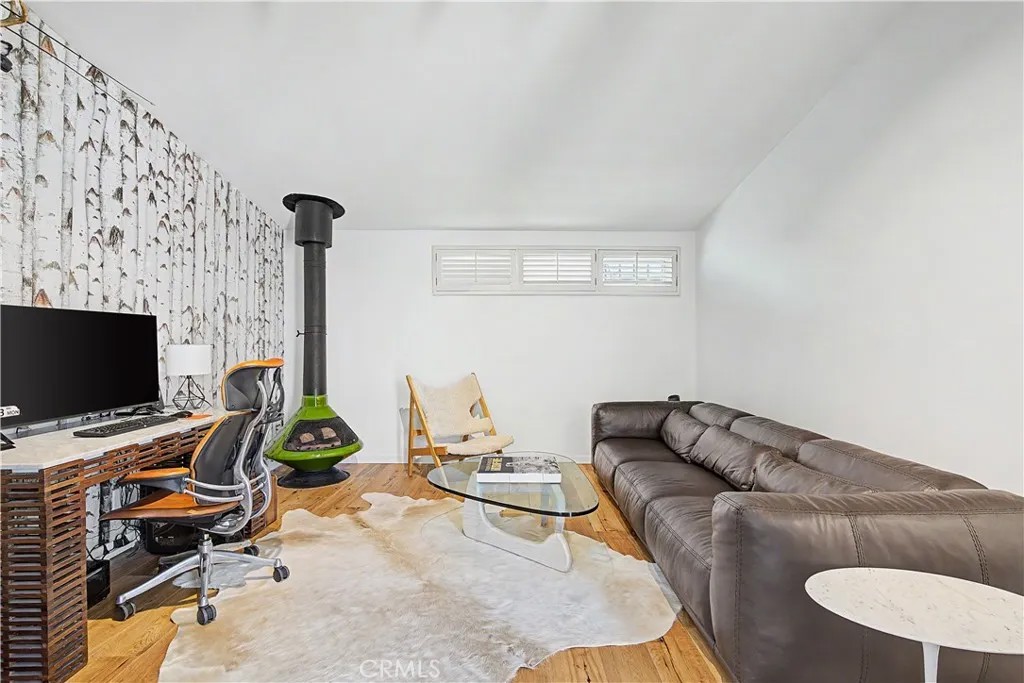 2607 W 182nd